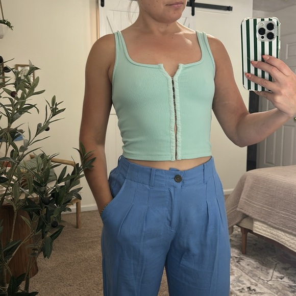 Abercrombie Soft AF Collection Ribbed Crop Top - Picture 4 of 4